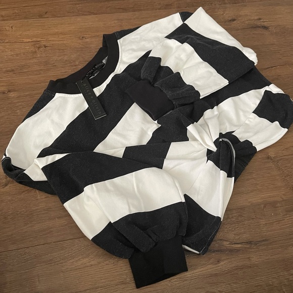 ALICE + OLIVIA-NWT Striped Cropped Sweatshirt